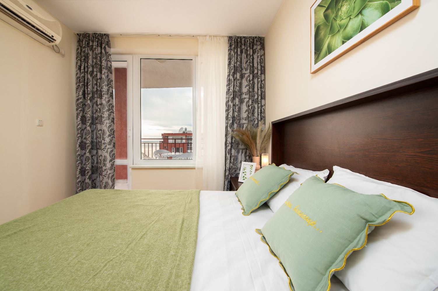 Stylish two-bedroom apartment on the first line with direct sea view in Sveti Vlas – space, luxury and full amenities