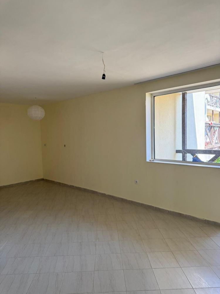 Spacious Two-Bedroom Apartment with Sea View, 500 m from the Beach in Chernomorets
