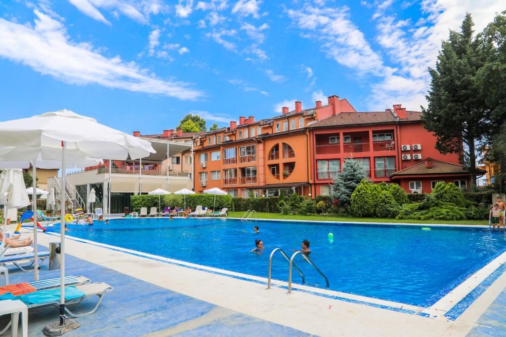 Spacious Two-Bedroom Apartment with Sea View on the First Line in Ravda