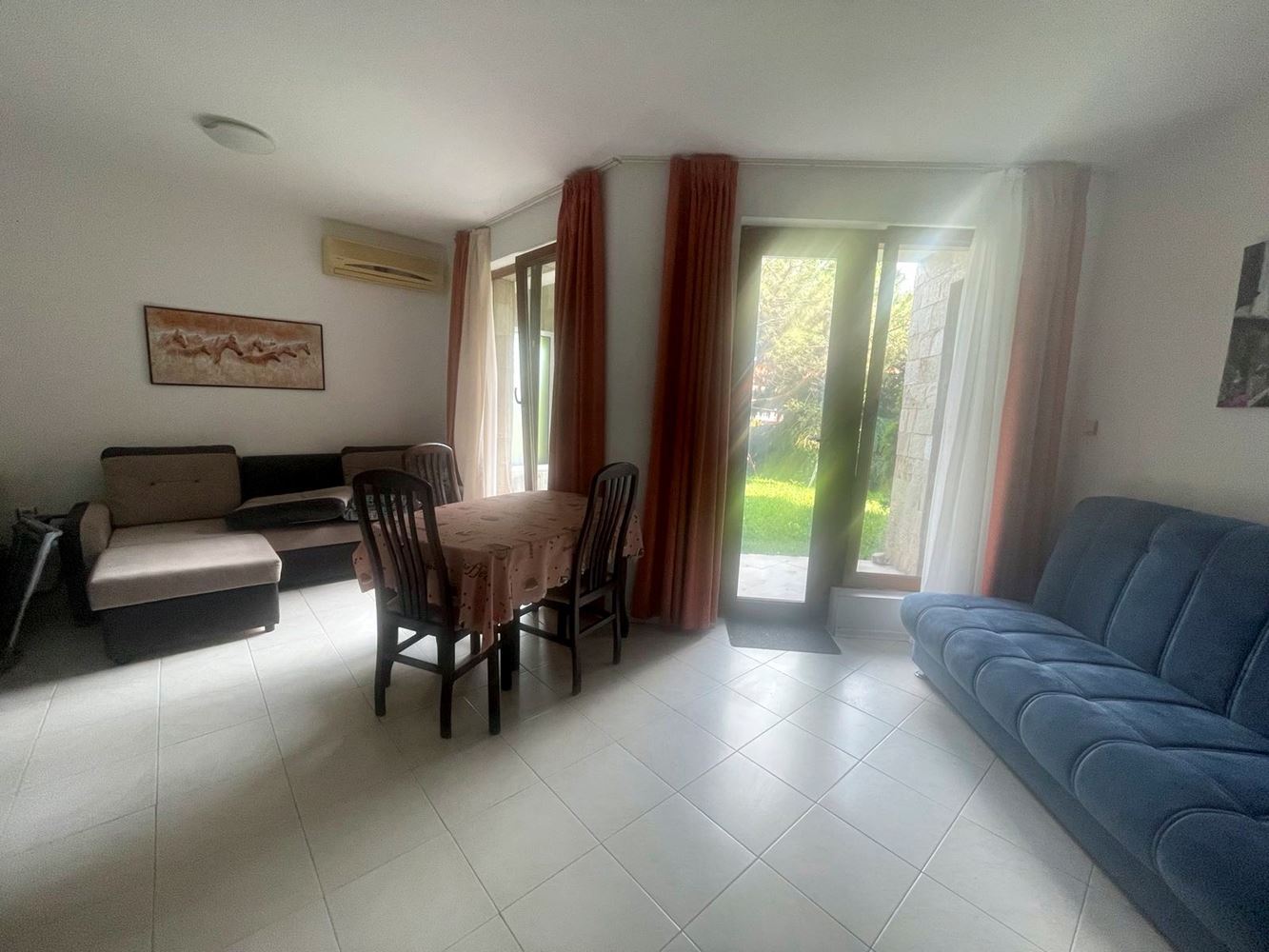 One-bedroom apartment with direct access to the pool in a complex in Sveti Vlas