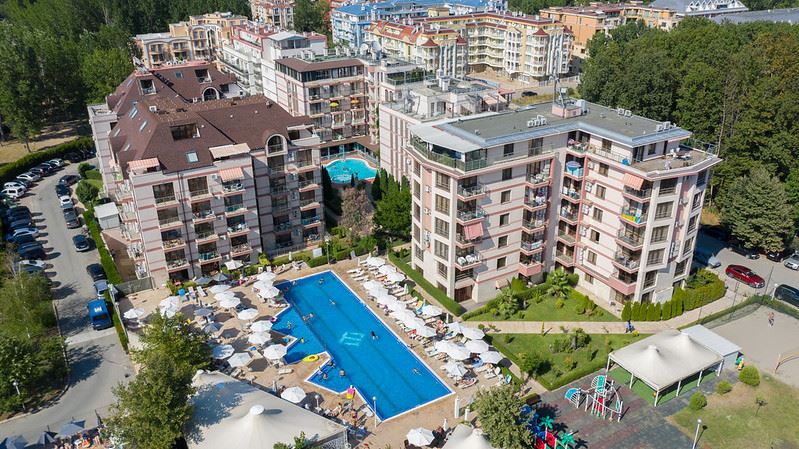 Cozy one-bedroom apartment with pool and green area view in a great complex in Sunny Beach