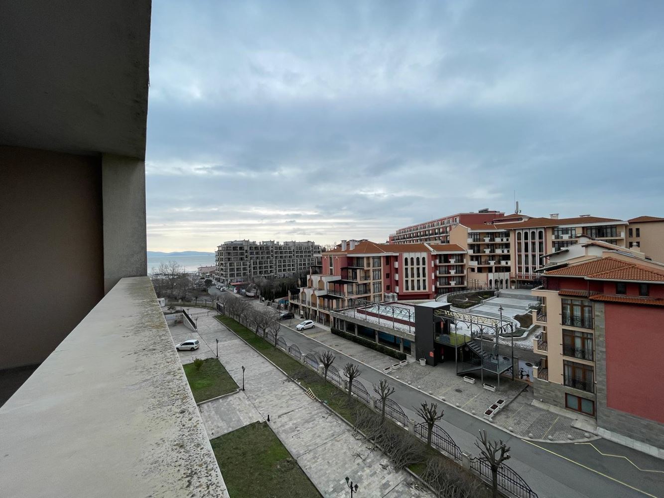 Spacious one-bedroom apartment on the first line with sea view in Pomorie