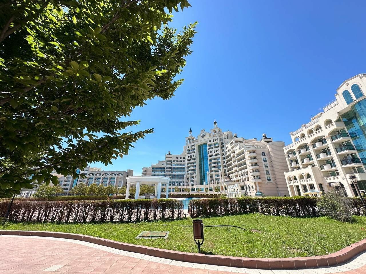 Spacious Apartment with Sea View on the First Line in Pomorie – Holiday Property with the Feeling of a Luxury Resort