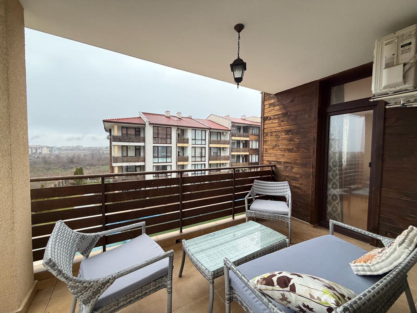 Spacious three-room apartment in Nessebar – fully furnished, in a quiet and fast-developing area near the sea