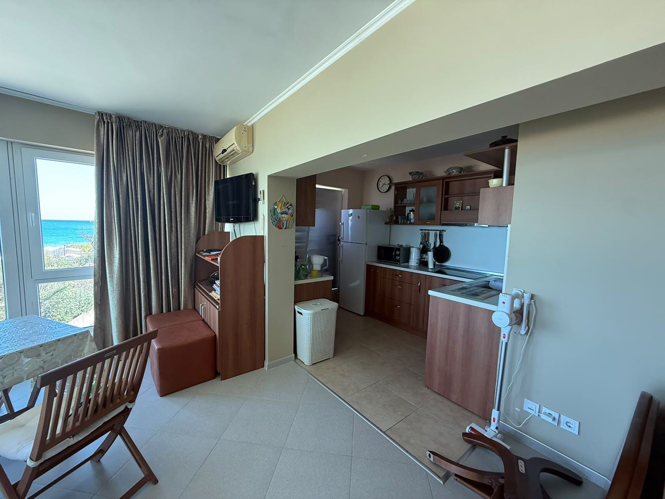 Front Sea View – Spacious One-Bedroom Apartment on the First Line in Pomorie