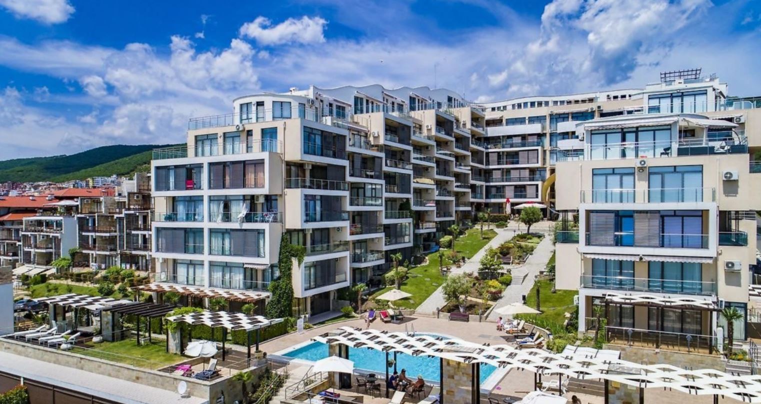 Cozy One-Bedroom Apartment with Panoramic Sea and Mountain Views in Sveti Vlas