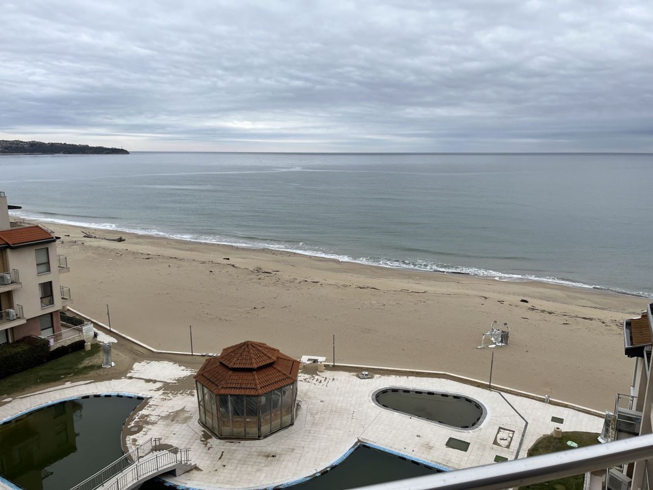 Obzor – furnished one-bedroom apartment on the first line with panoramic sea view