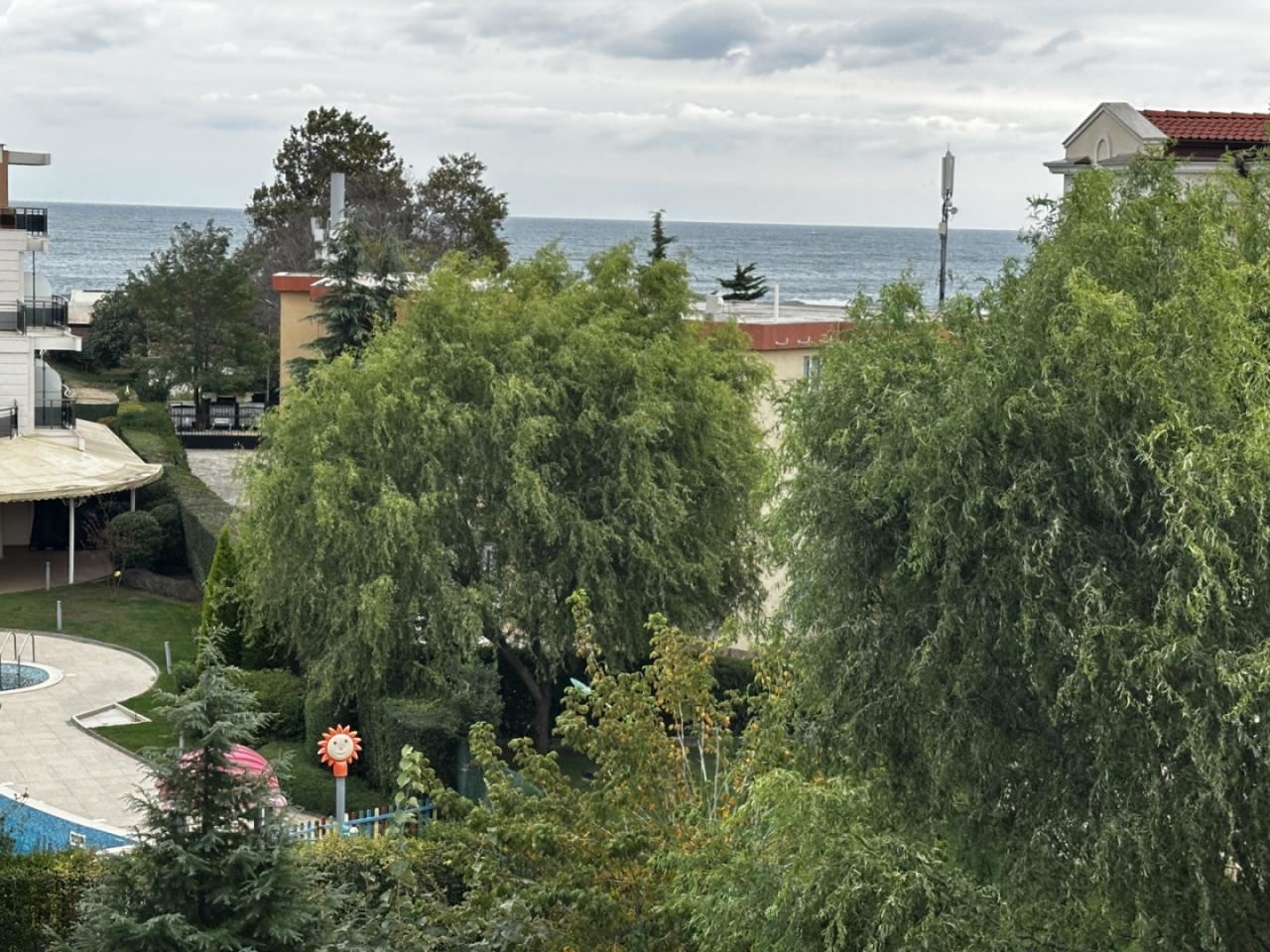 Sea views and coastal charm – furnished one-bedroom apartment on the first line in Sozopol