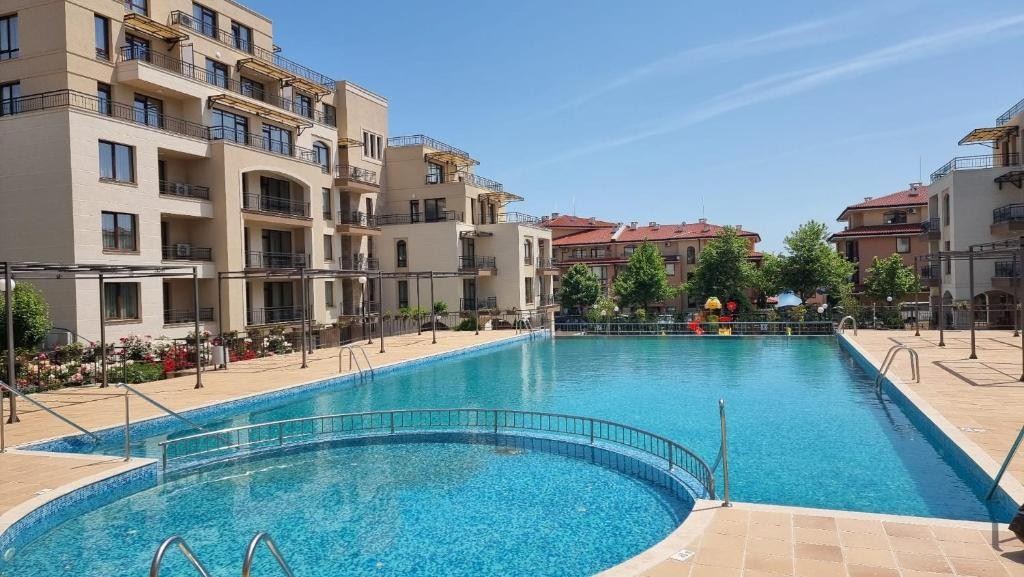 Apartment in Sveti Vlas 300 m from the Beach – Excellent Location, Luxury Complex with Mediterranean Atmosphere