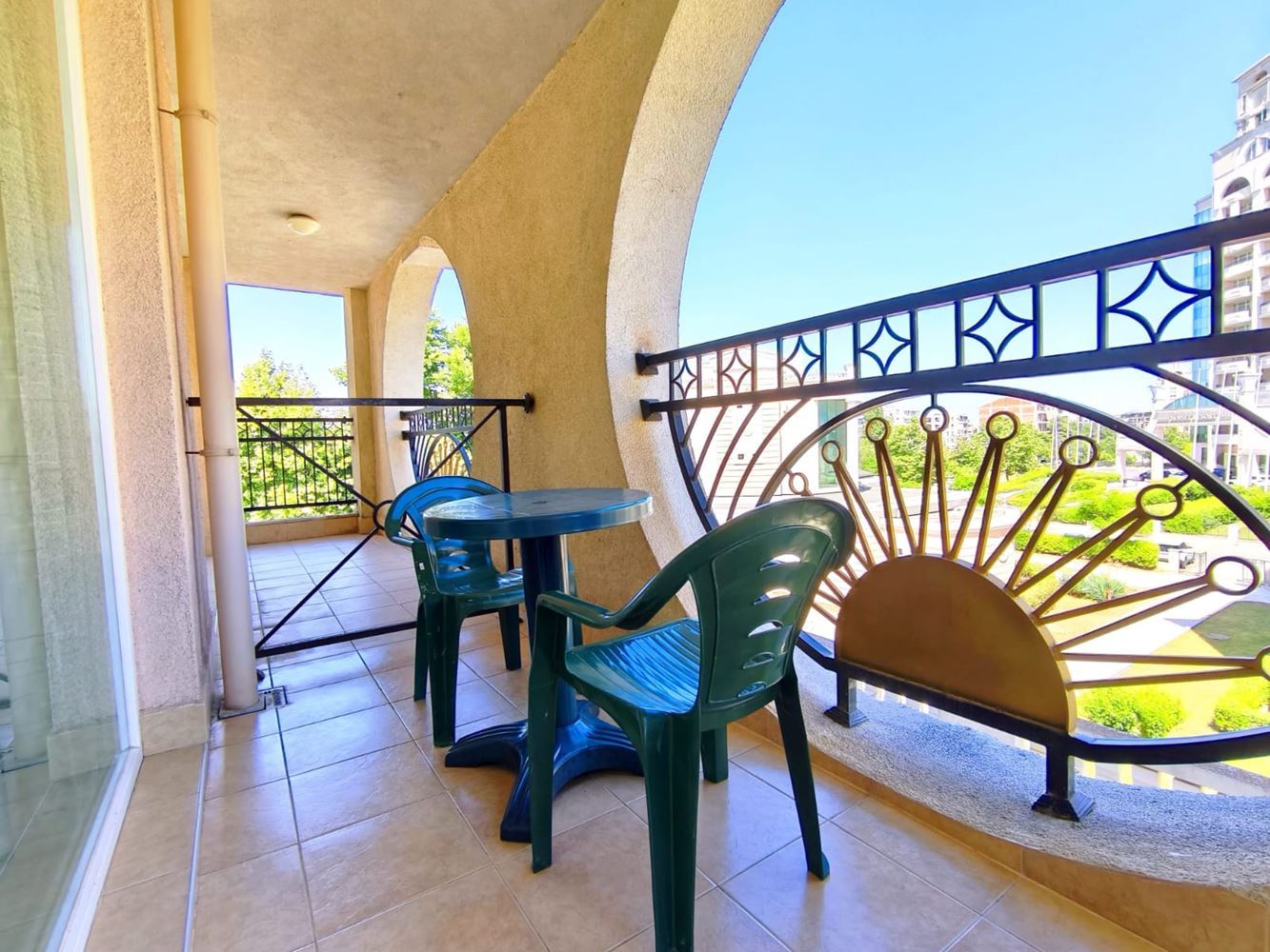 Luxury One-Bedroom Apartment on the First Sea Line in Pomorie – Surrounded by Greenery and Water Attractions
