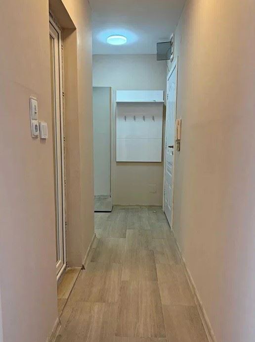 First-line apartment in Elenite – major renovation, residential electricity and direct beach access