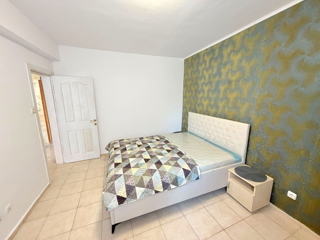 Three-room apartment with southern exposure and pool view in Sunny Beach
