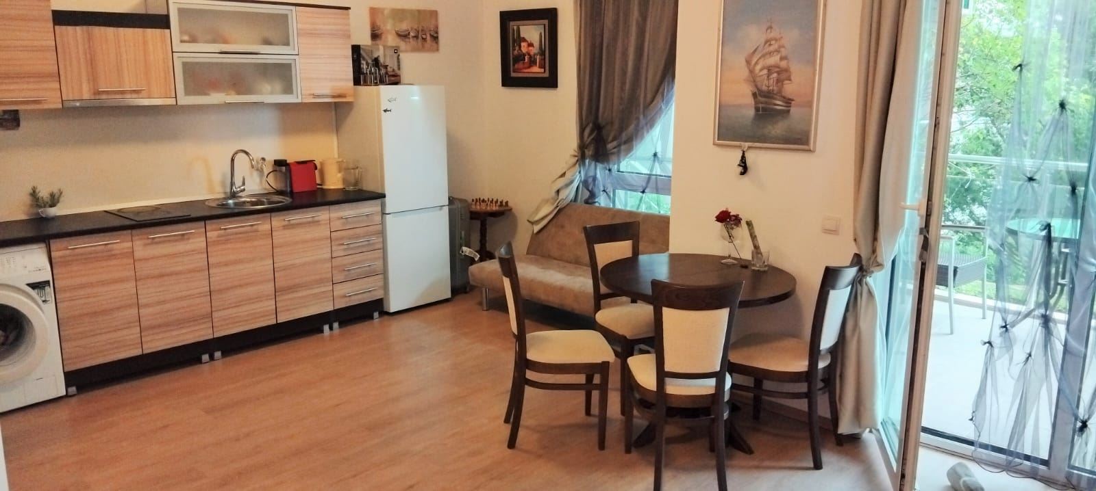 Spacious studio with pool view in a quiet complex in Sveti Vlas – comfort and coziness by the sea
