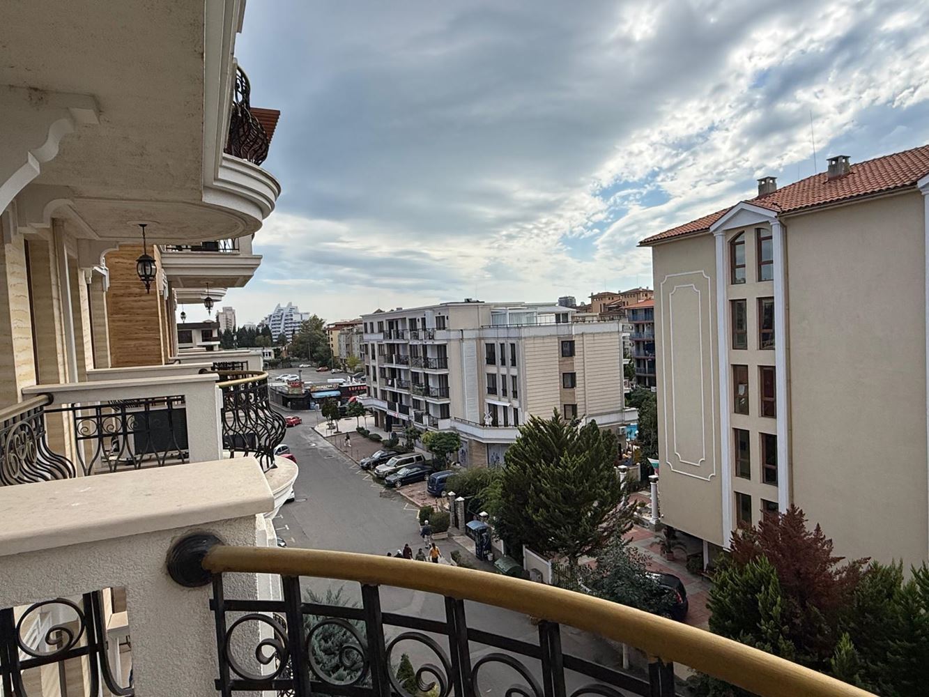 One-Bedroom Apartment in a Luxury Complex in Sunny Beach with Impressive Swimming Pools and Relaxation Areas