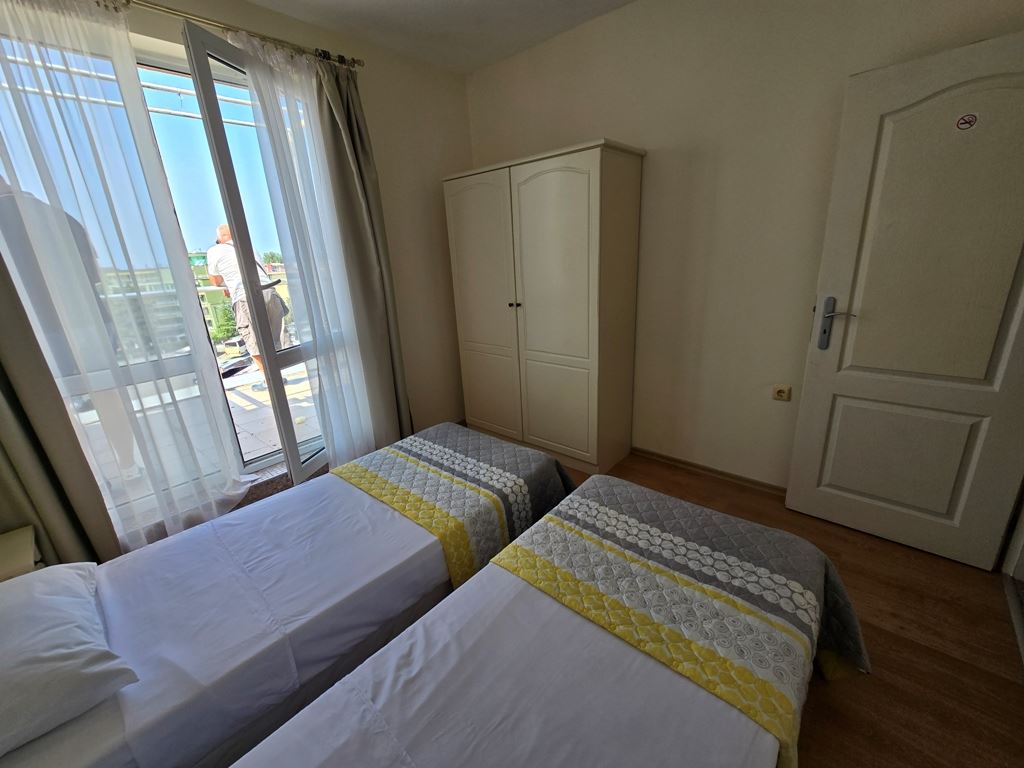 Spacious three room apartment with an excellent location and close proximity to the sea