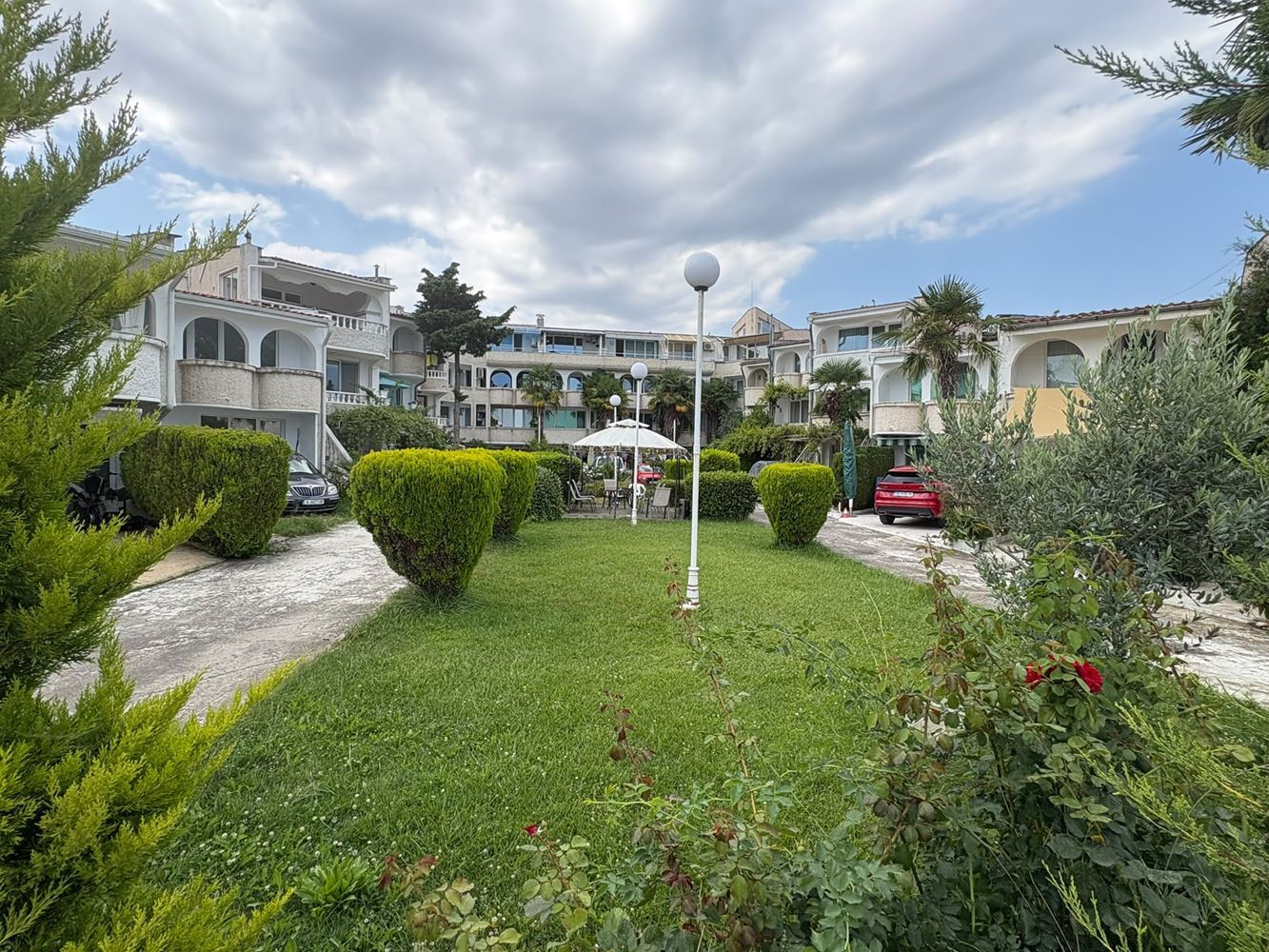 First-line sea property in Ravda – two-bedroom maisonette with sea view and private parking space