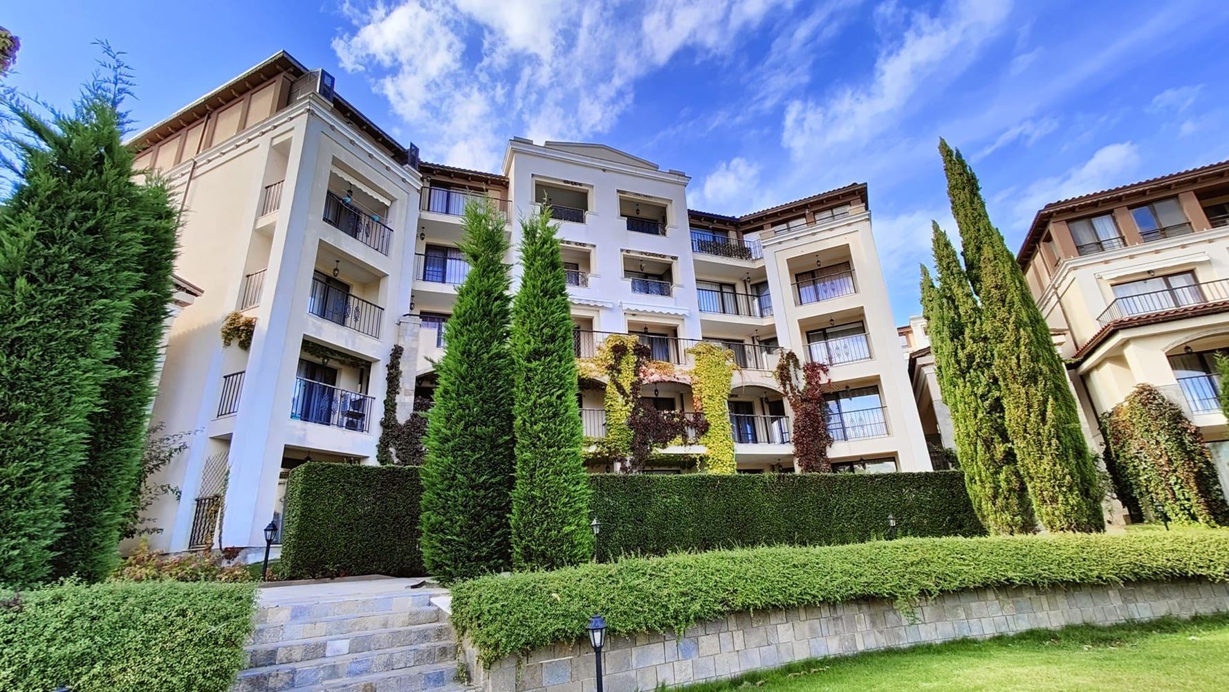 Apartment with two bedrooms, spacious veranda and greenery in a luxury complex in Kavatsi, Sozopol