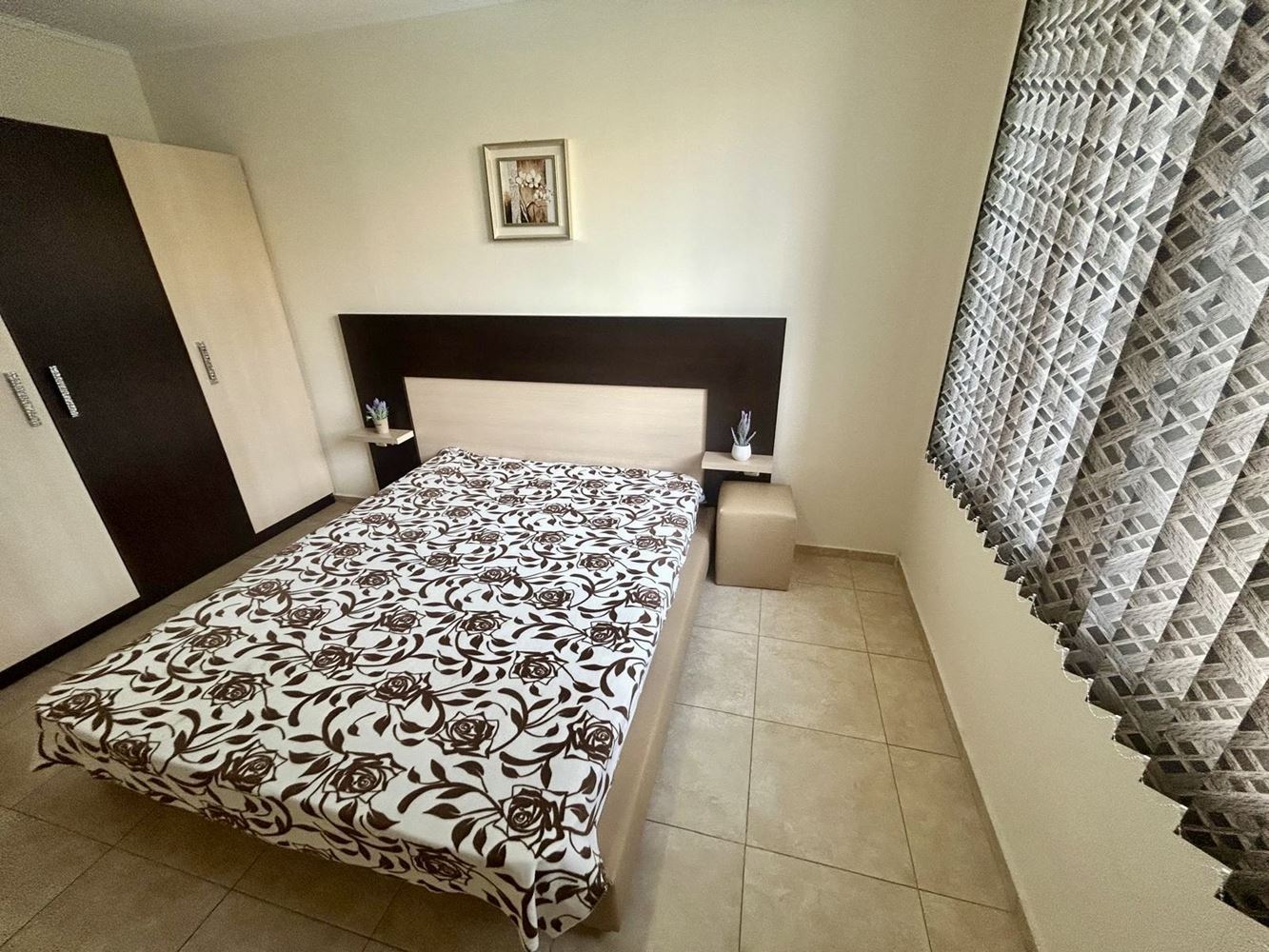 Spacious three-room apartment with pool view and excellent amenities in Nessebar