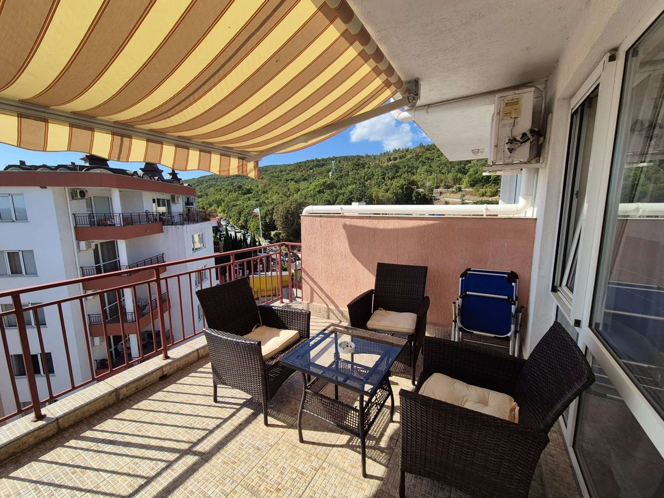 Compact Apartment on the First Line to the Sea with Excellent Investment Potential in Elenite