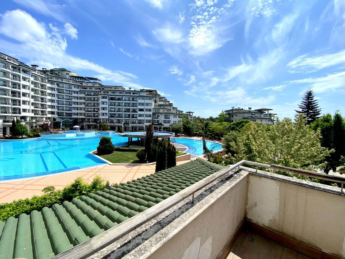 One-bedroom apartment on the first sea line in Ravda – luxury, nature, and impressive pool view