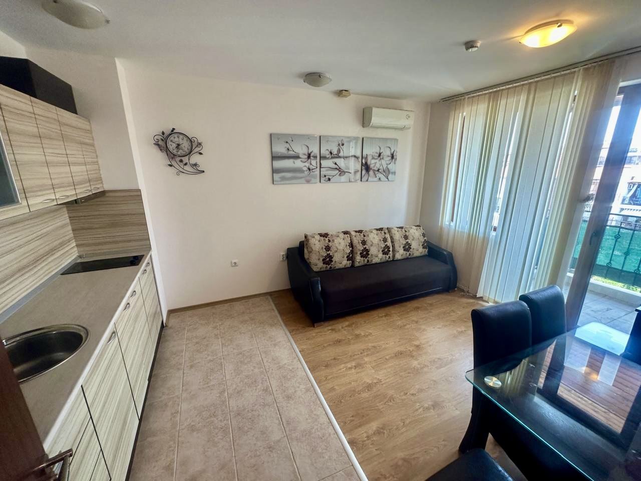Spacious one-bedroom apartment with a view of the landscaped garden in Nessebar