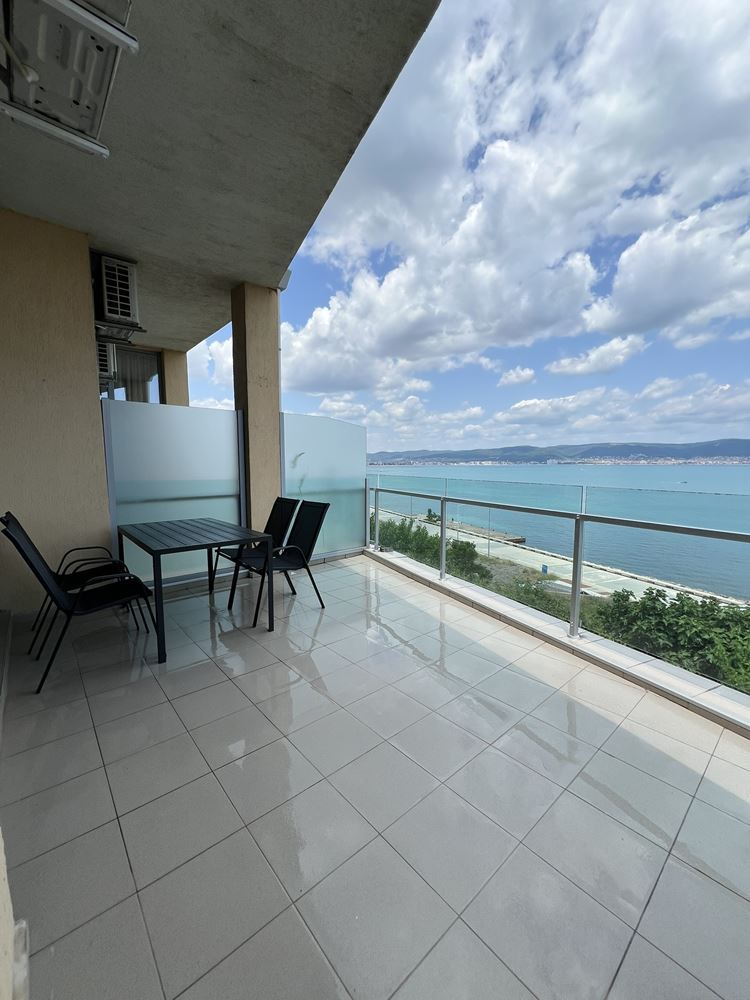 One-bedroom apartment on the first line with sea view in Nessebar, 500 m from the Old Town