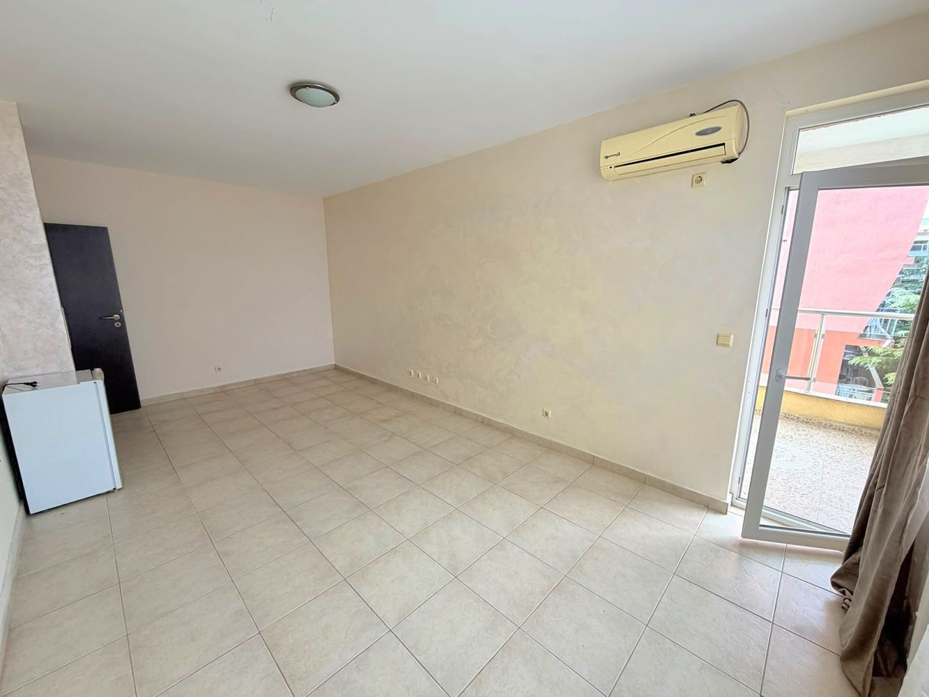 Three-room apartment in Sunny Beach with no maintenance fee – excellent location, attractive investment