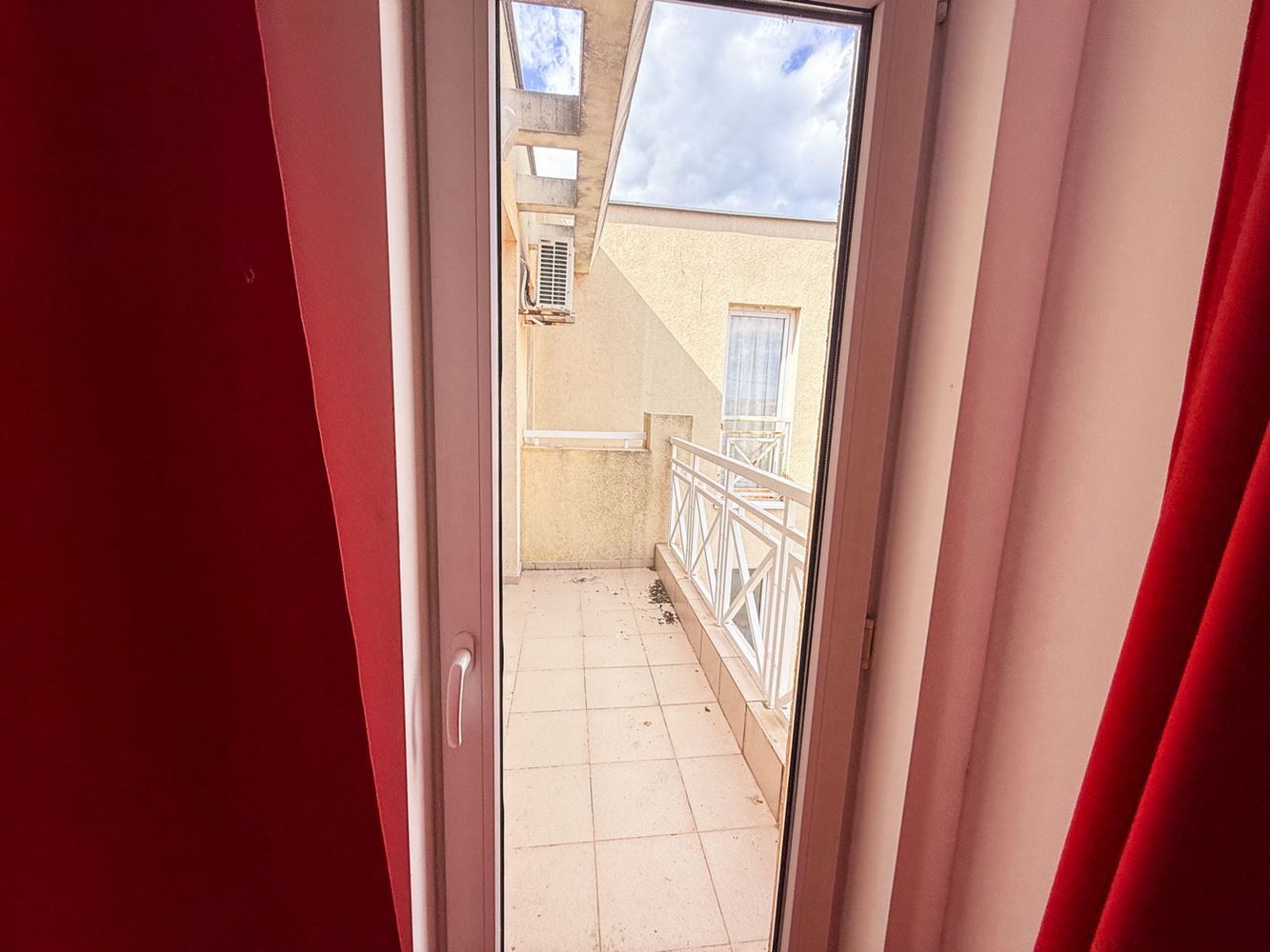 Three-room Apartment with Pool View in a Well-Maintained Complex near Sunny Beach
