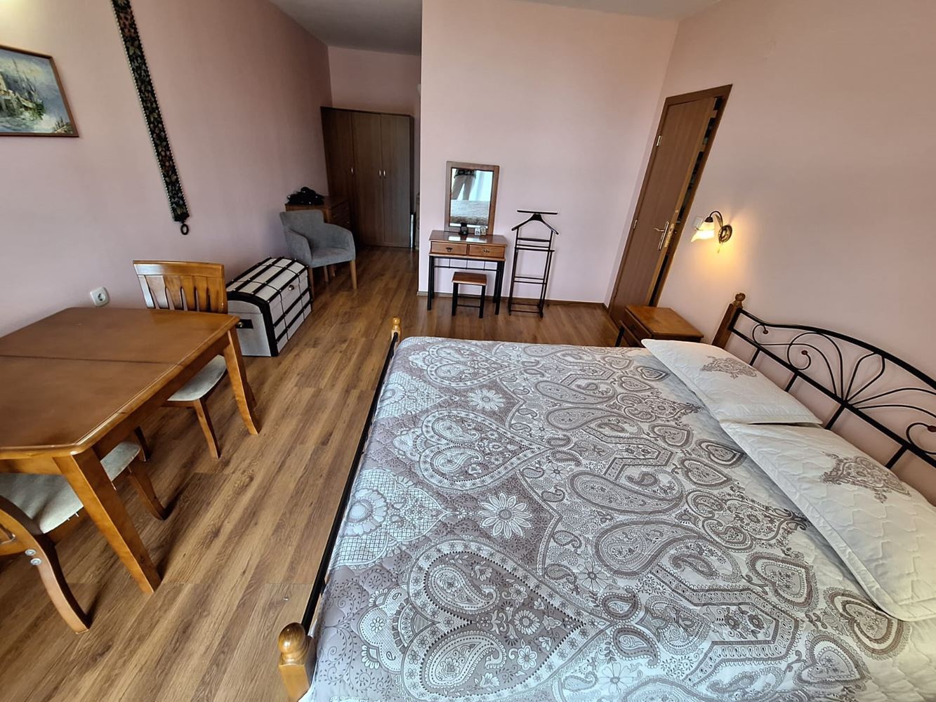 Spacious and Fully Furnished One-Bedroom Apartment Near the Beach