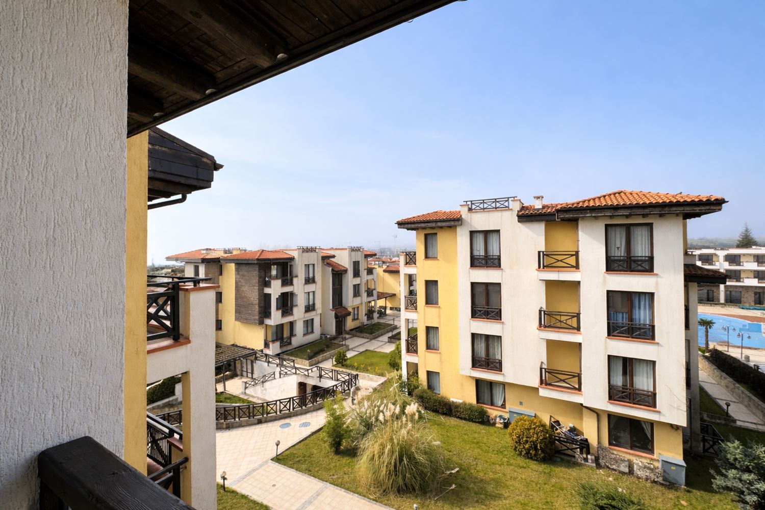 Two-bedroom apartment with sea panorama and private beach in a prestigious complex in Chernomorets