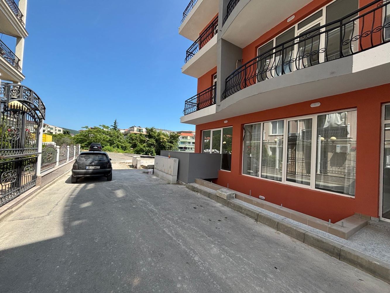 One-bedroom apartment in Sveti Vlas – bright semi-basement, ready to move in, no maintenance fee