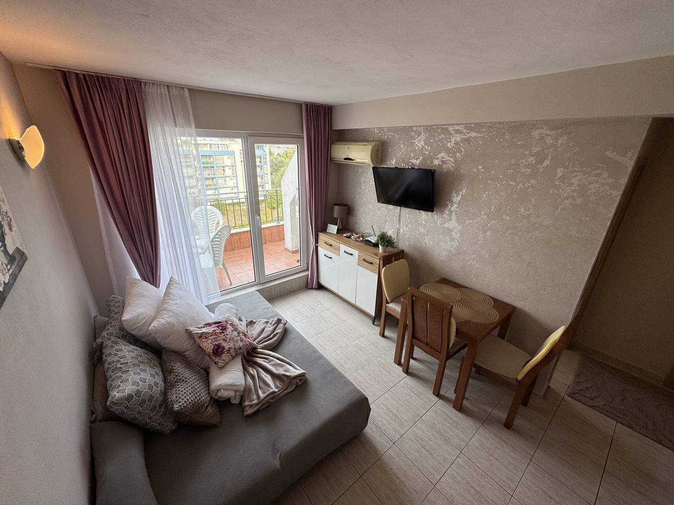 One-bedroom apartment with panoramic views in the heart of Sunny Beach