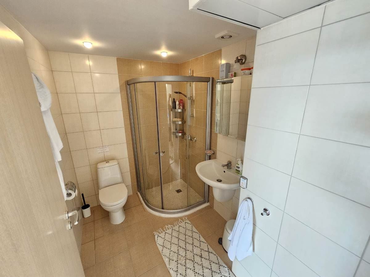 Luxury three-bedroom apartment on the beachfront in Obzor – panoramic sea and mountain views