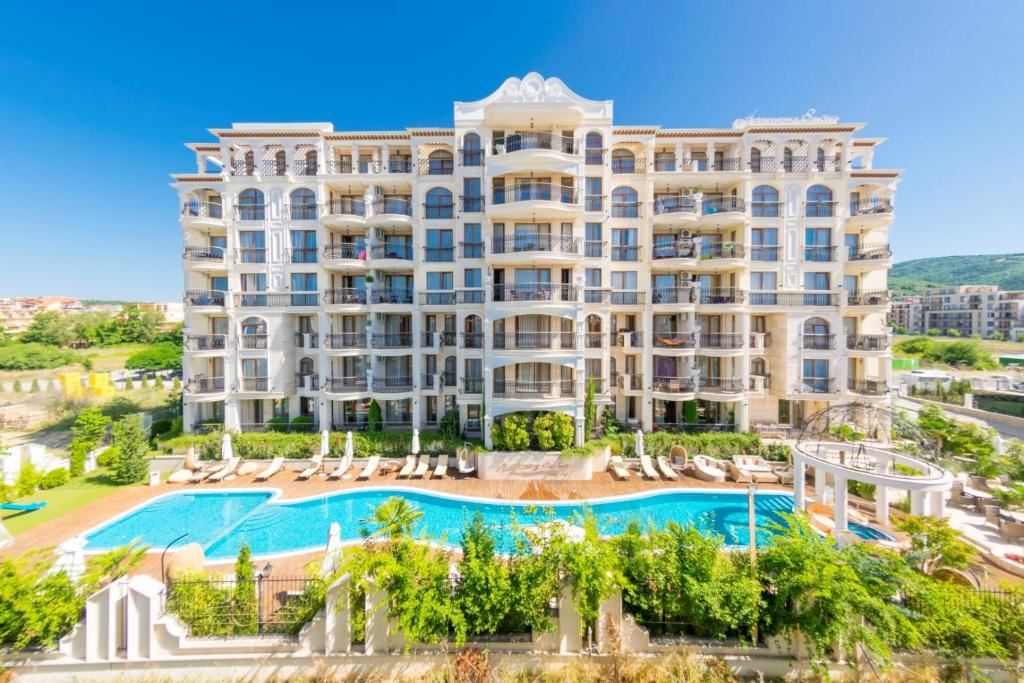 Luxury One-Bedroom Apartment with Sea View in a Prestigious Complex 200 Metres from the Beach in Sveti Vlas