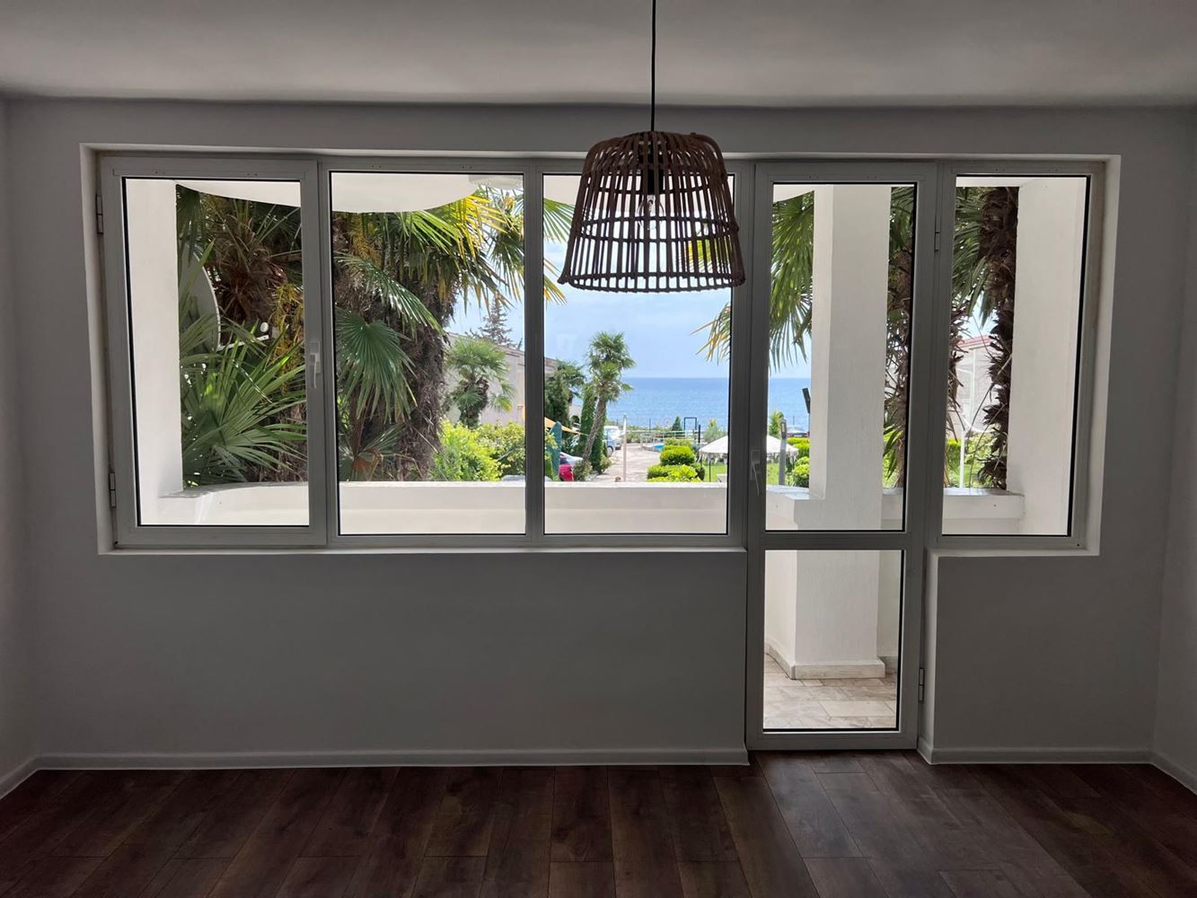 First-line sea property in Ravda – two-bedroom maisonette with sea view and private parking space