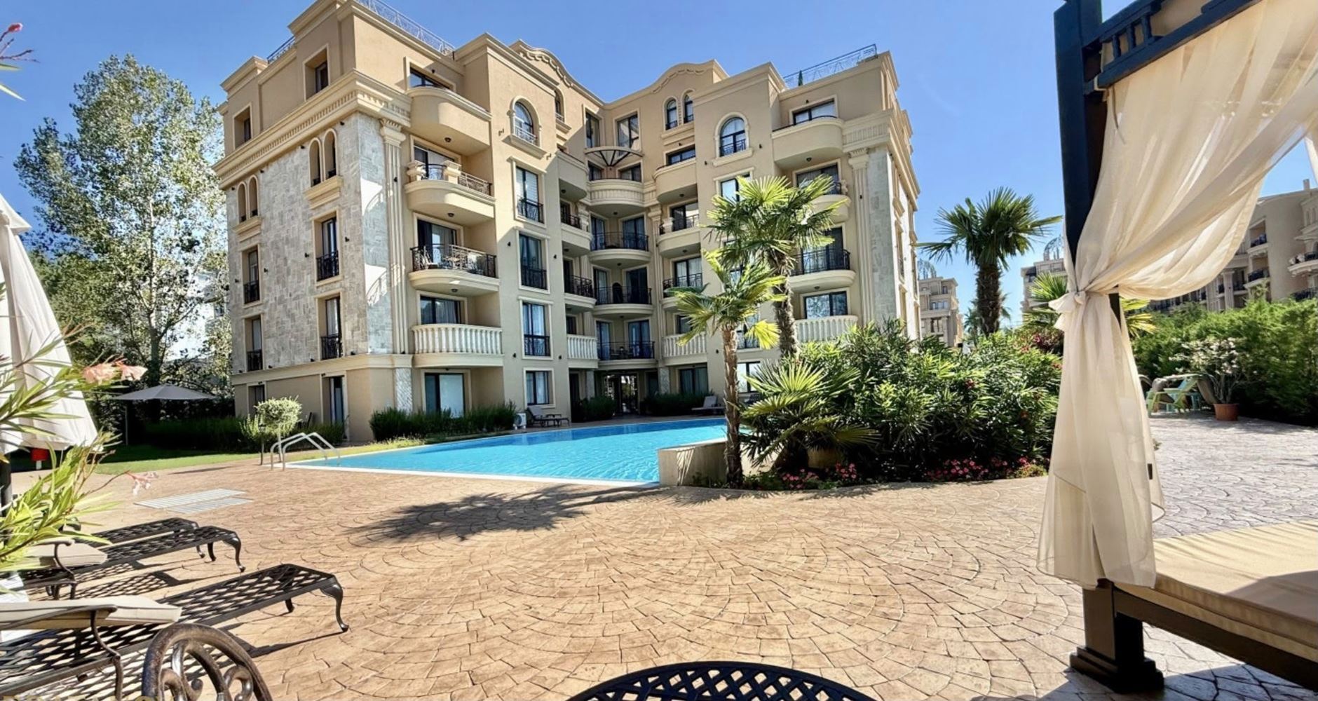 Three-room Apartment with a Large Panoramic Terrace in a Stylish Complex in Sunny Beach
