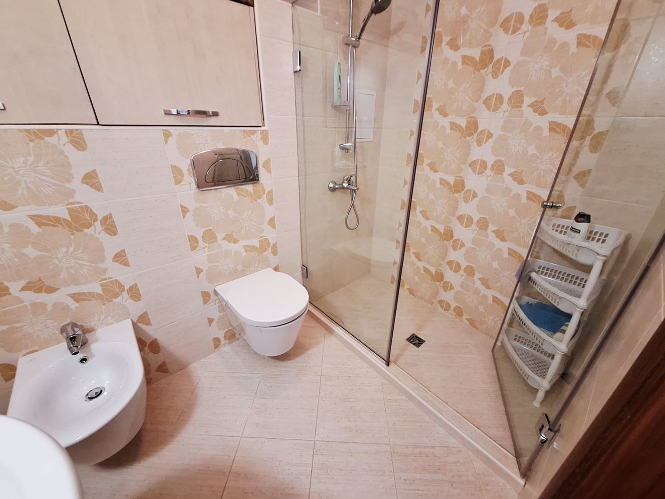 Spacious two-bedroom apartment with parking space only 200 meters from the sea in Sveti Vlas