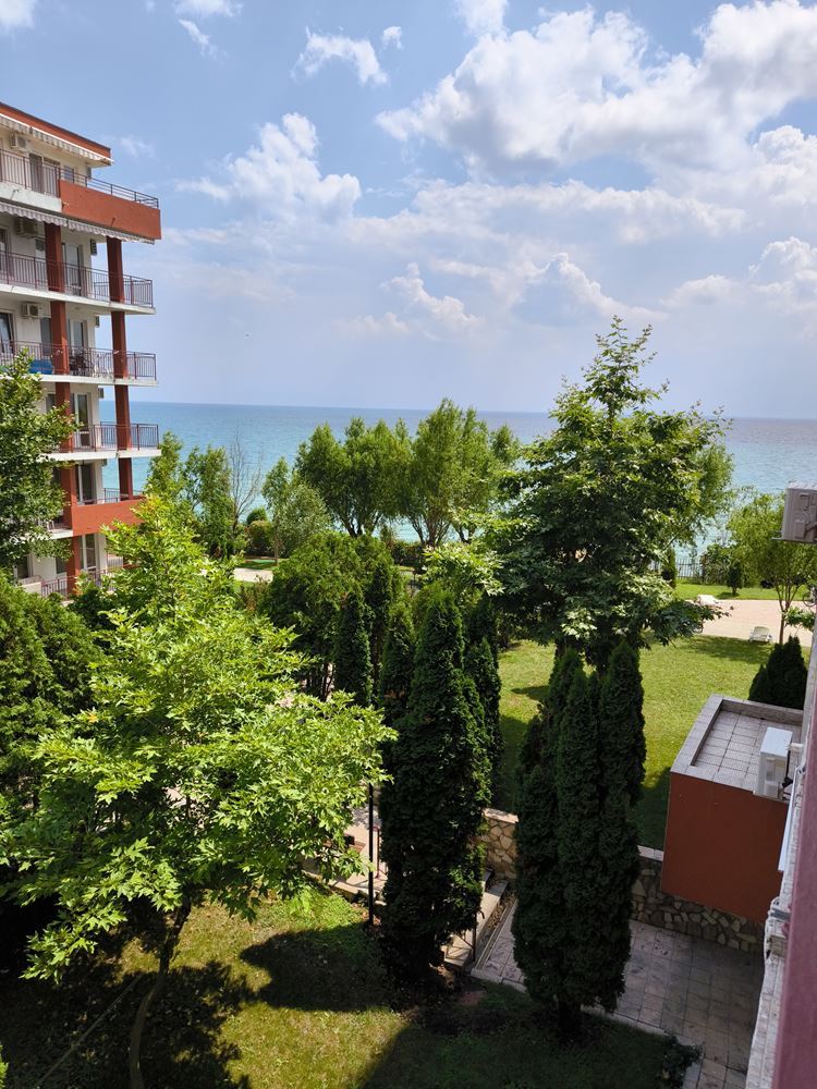 Luxury one-bedroom apartment on the first line in Sveti Vlas