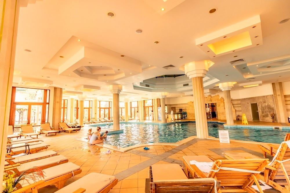 One-bedroom apartment on the first sea line in Ravda – luxury, nature, and impressive pool view