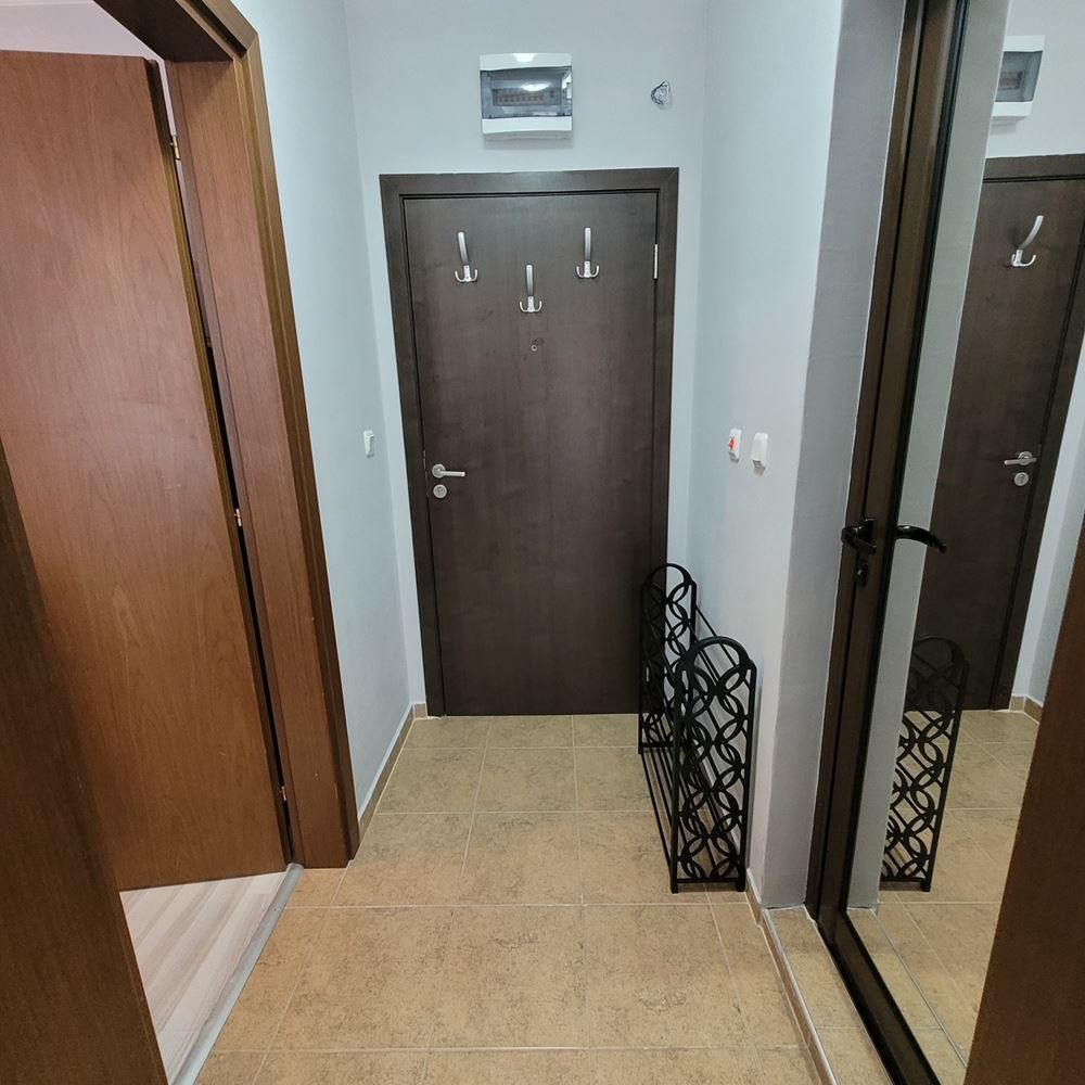 Cozy one-bedroom apartment with new furnishings in a gated complex near the sea in Elenite Resort