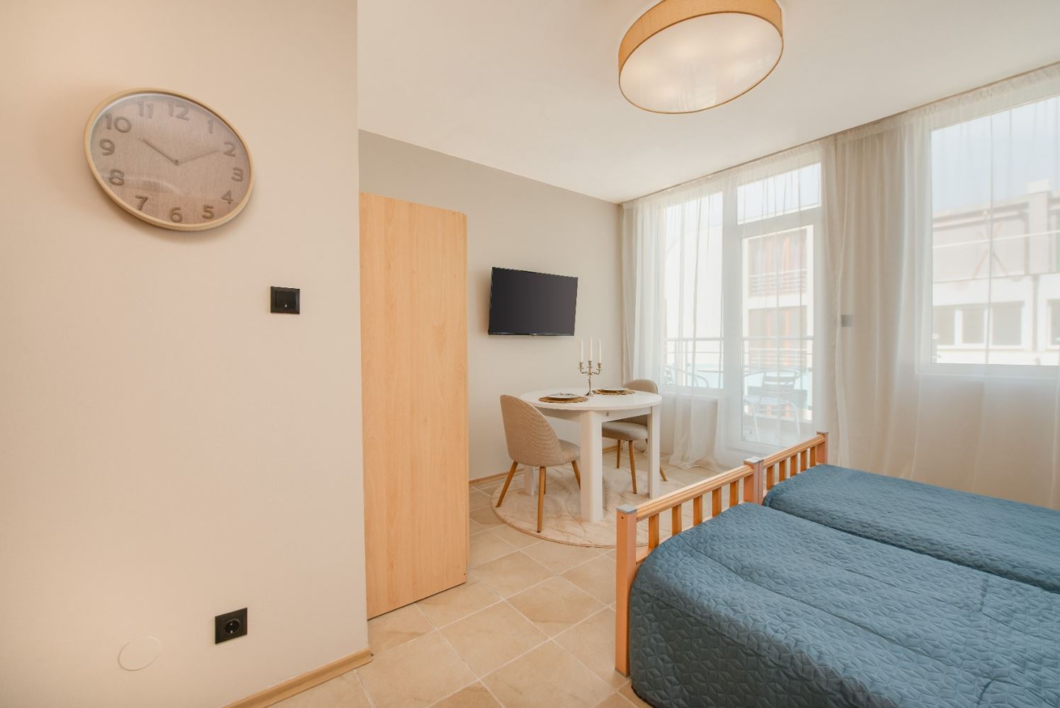 Sunny and spacious studio with sea view in Ravda – 100 m from the beach, in a well-maintained complex with a pool and greenery