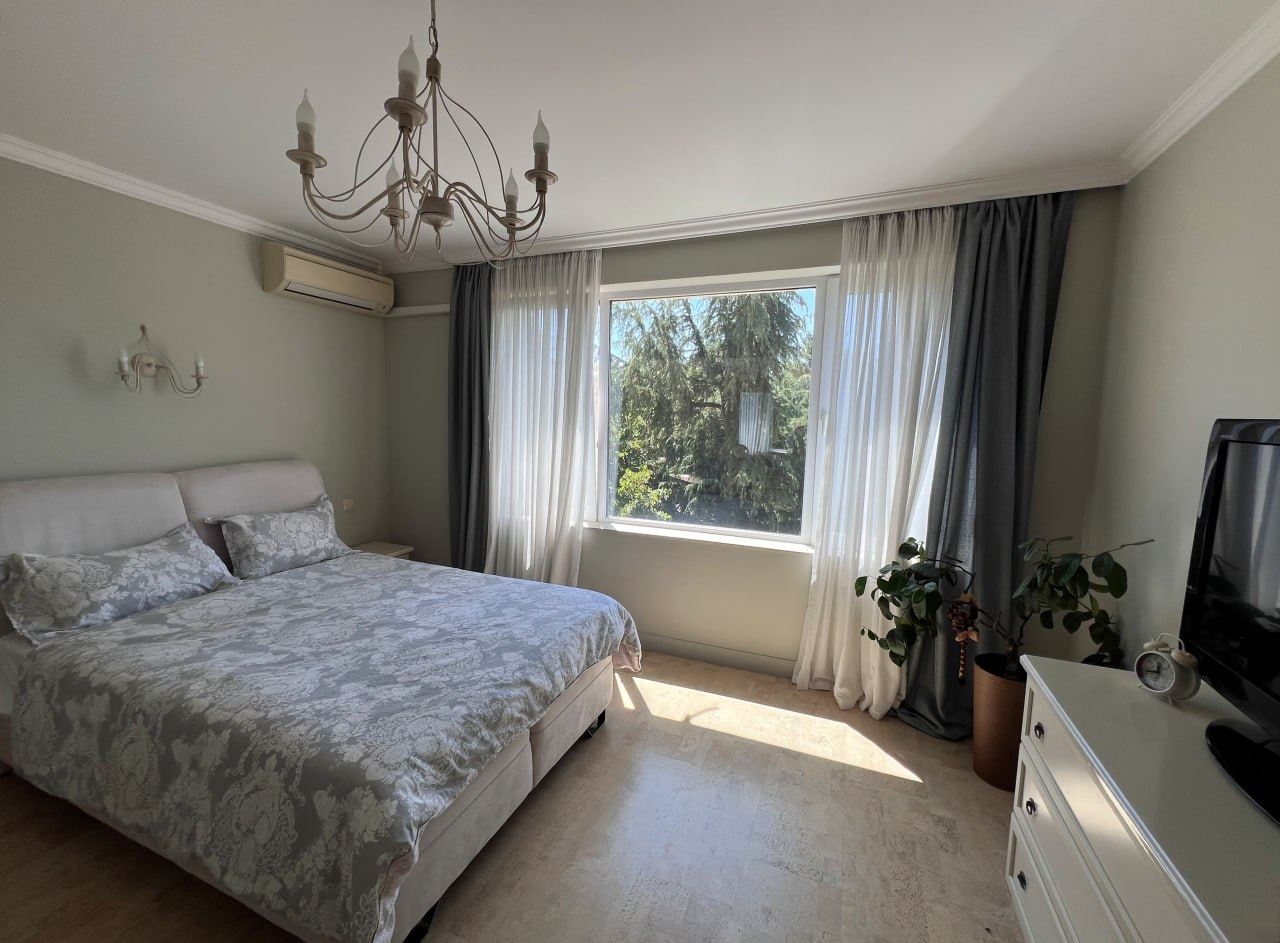 Spacious Three-Bedroom Apartment with Panoramic Sea View Only 50 Meters from the Beach – Low Maintenance Fee!