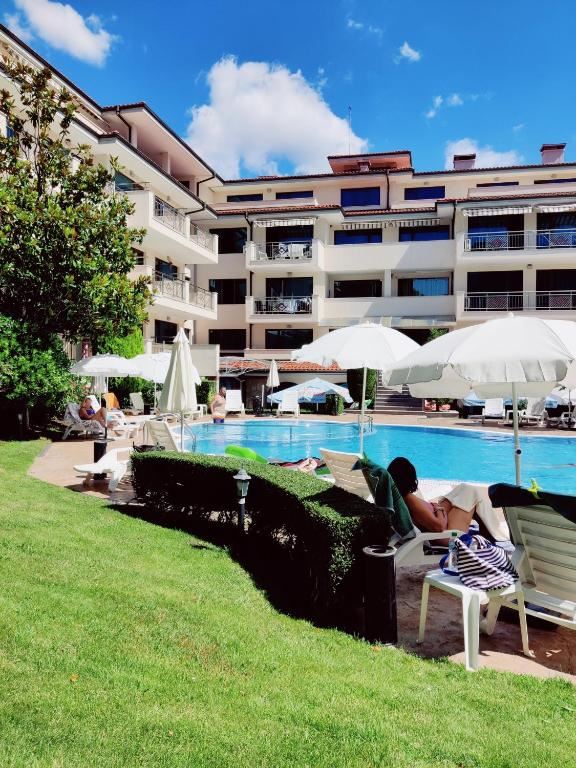 One-bedroom apartment in a modern complex with amenities in Ravda