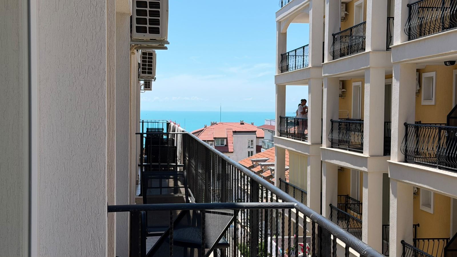 Beautiful spacious studio with sea view only 100 m from the beach in Sveti Vlas