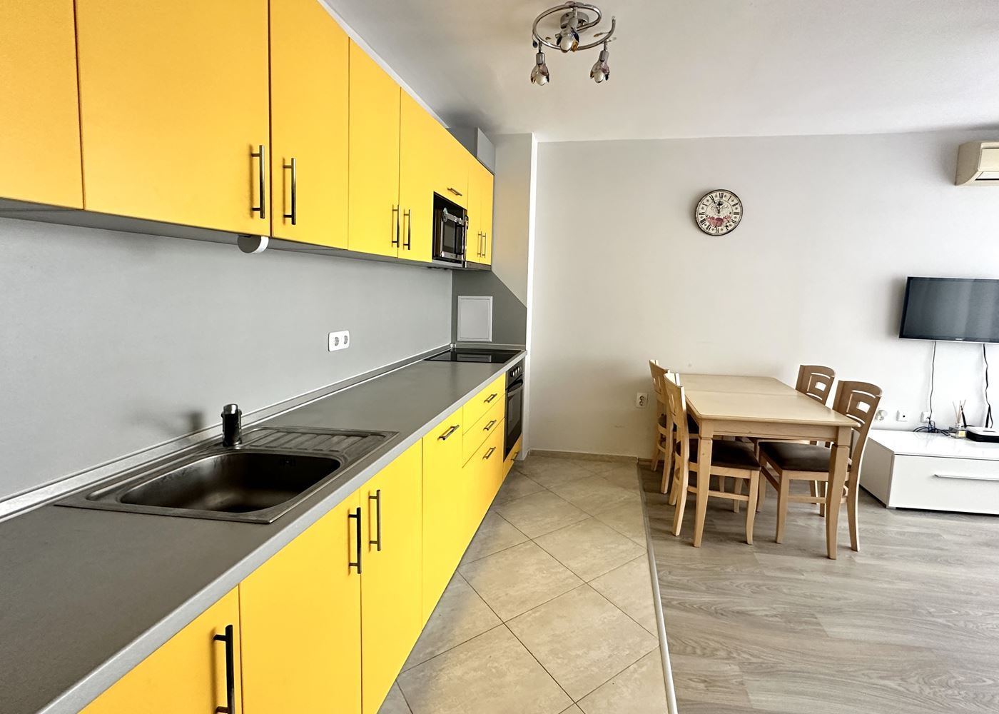 One-Bedroom Apartment 100 m from the Beach in Pomorie – Comfort, Convenience, and Sea View