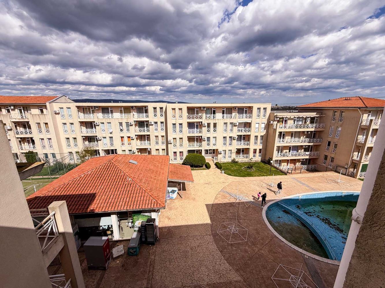 Three-room Apartment with Pool View in a Well-Maintained Complex near Sunny Beach