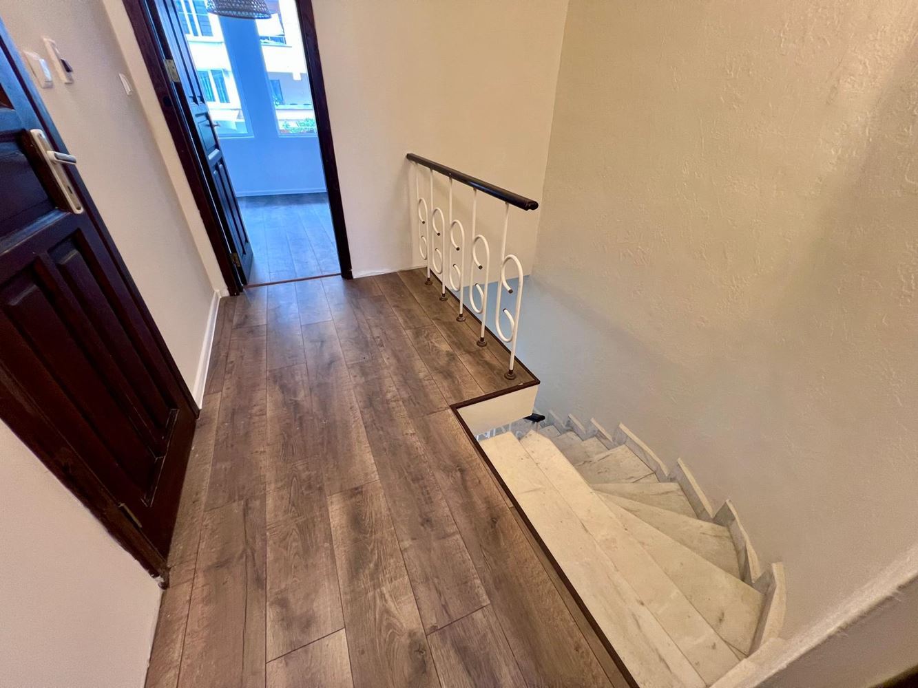 First-line sea property in Ravda – two-bedroom maisonette with sea view and private parking space