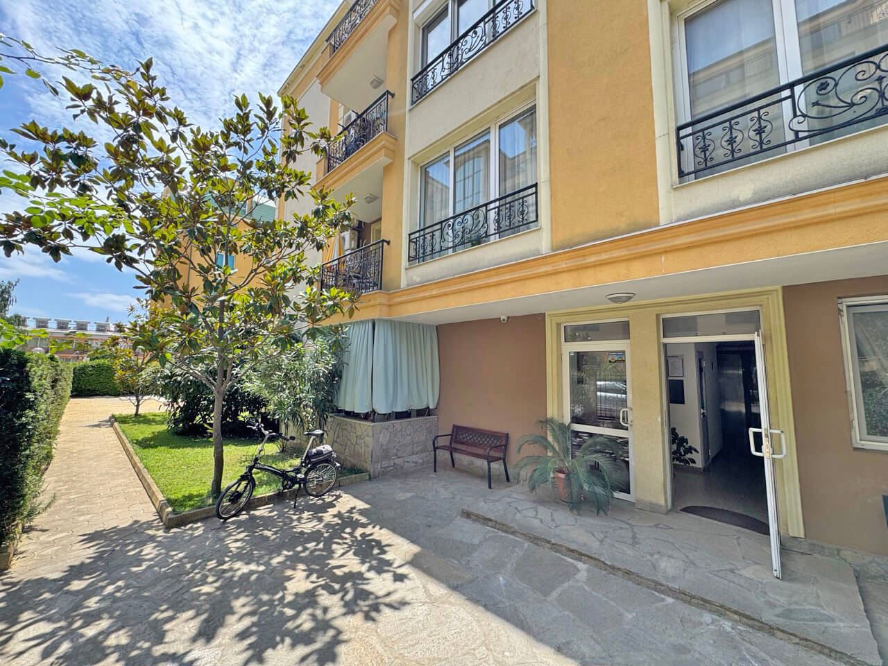 Studio with a Separate Kitchen in a Gated Complex – An Excellent Investment and a Cozy Home in Sunny Beach