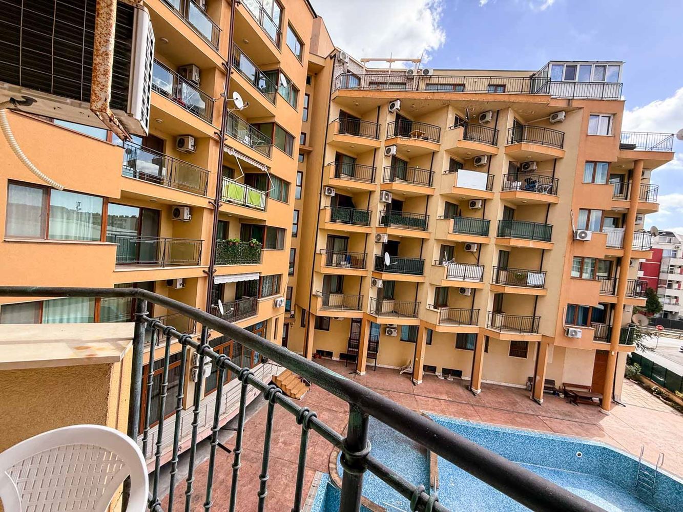 Sunny Beach: Cozy One-Bedroom Apartment with Low Maintenance Fee