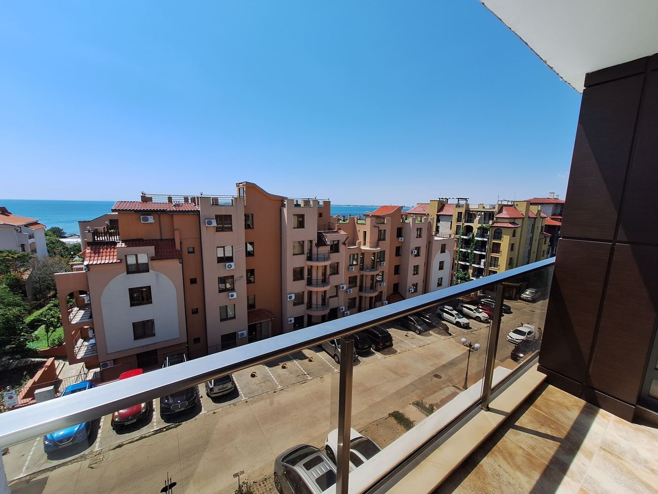 Spacious two-bedroom apartment with parking space only 200 meters from the sea in Sveti Vlas